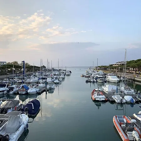 Διαμέρισμα Flat Just 200m From The *